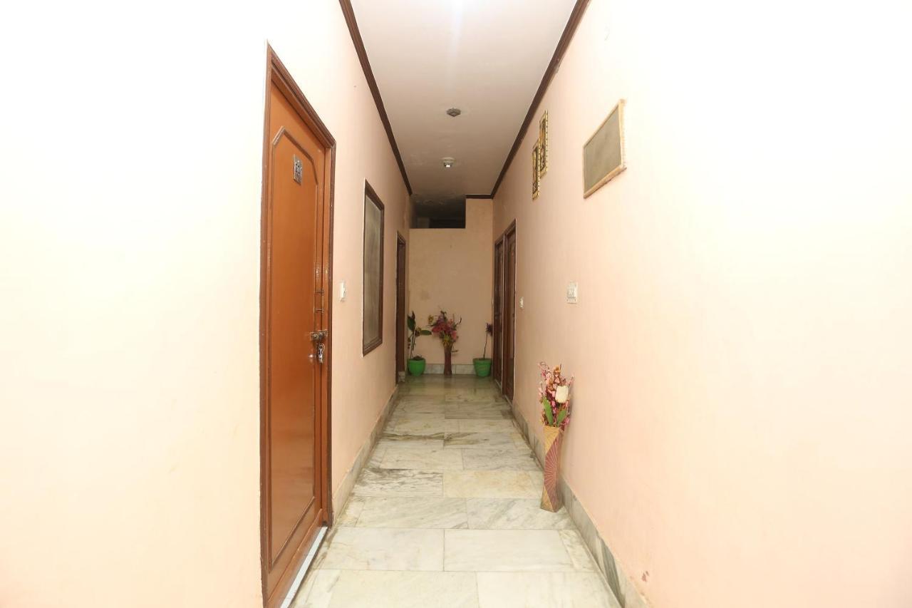 Oyo 18641 Hotel Rashmi Tājganj Buitenkant foto