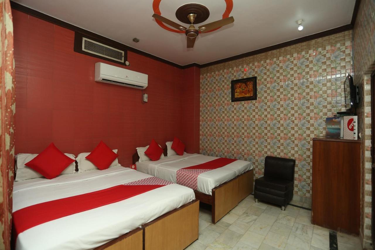 Oyo 18641 Hotel Rashmi Tājganj Buitenkant foto