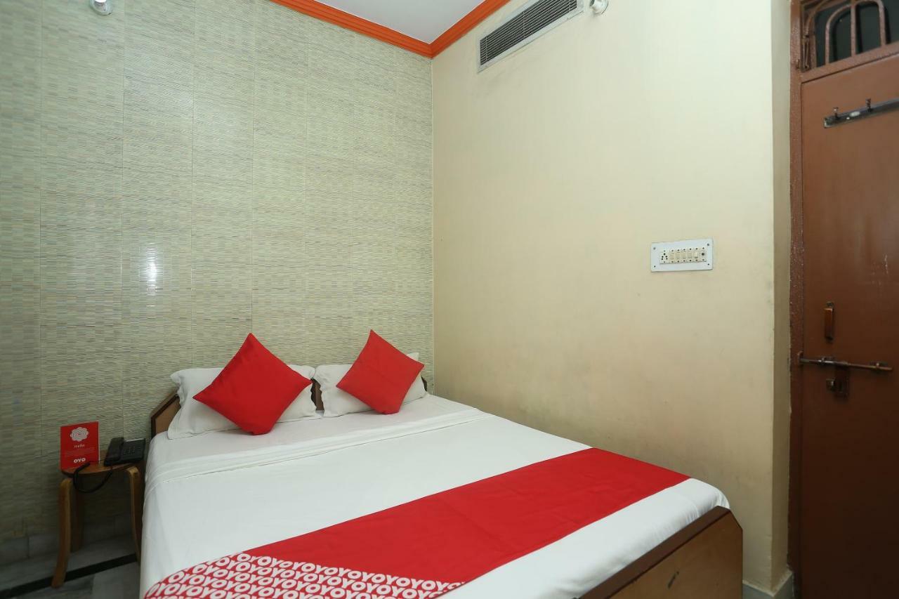Oyo 18641 Hotel Rashmi Tājganj Buitenkant foto